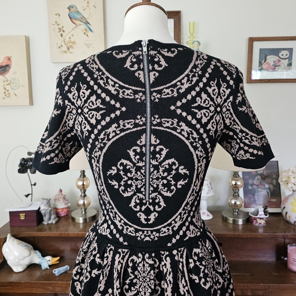 Romeo + Juliet Couture Damask Sweater Dress - Picture 10 of 13